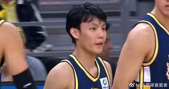 pg中国官网-宏远憋大招!第二阶段阵容升级,杜锋的“王牌”不止一张?|广东|广东宏远|锋线|广东队|广东男篮_新浪体育_新浪新闻